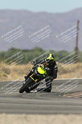 media/Oct-13-2025-Moto Forza (Mon) [[a66d839500]]/3-B Group/Session 3 (Turn 16)/